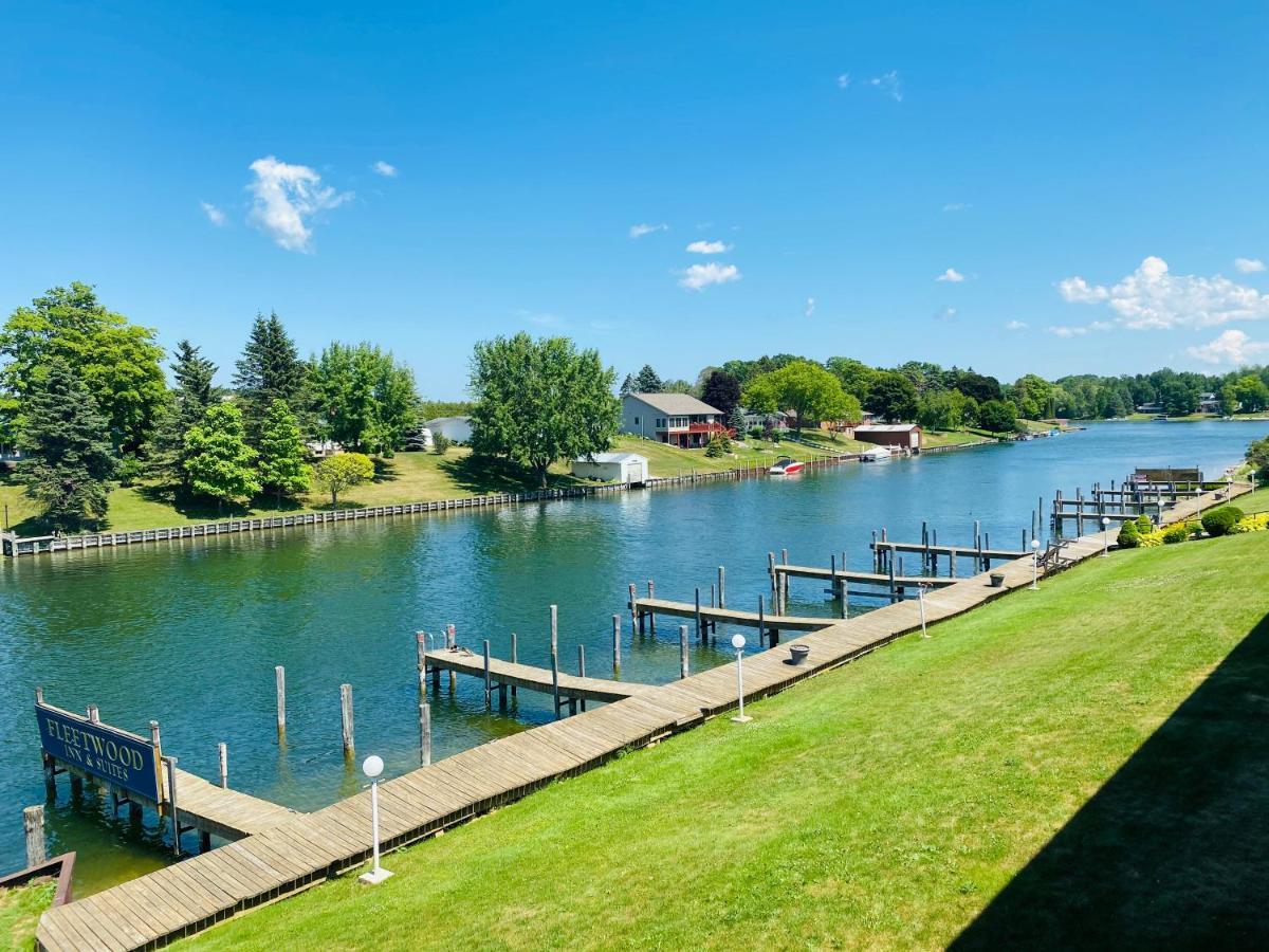 Fleetwood Inn Suites Cheboygan Eksteriør billede