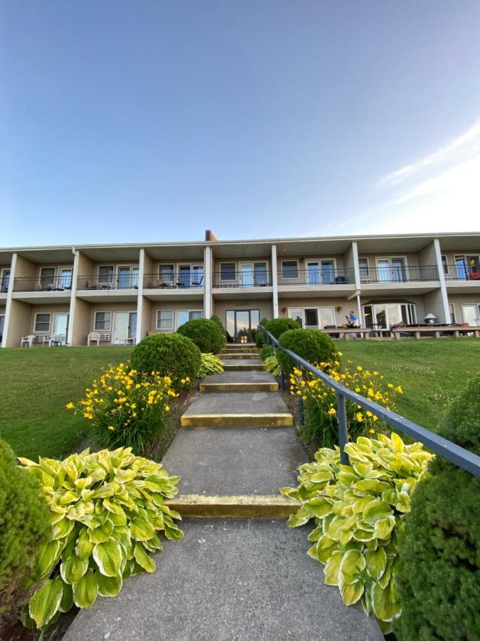 Fleetwood Inn Suites Cheboygan Eksteriør billede