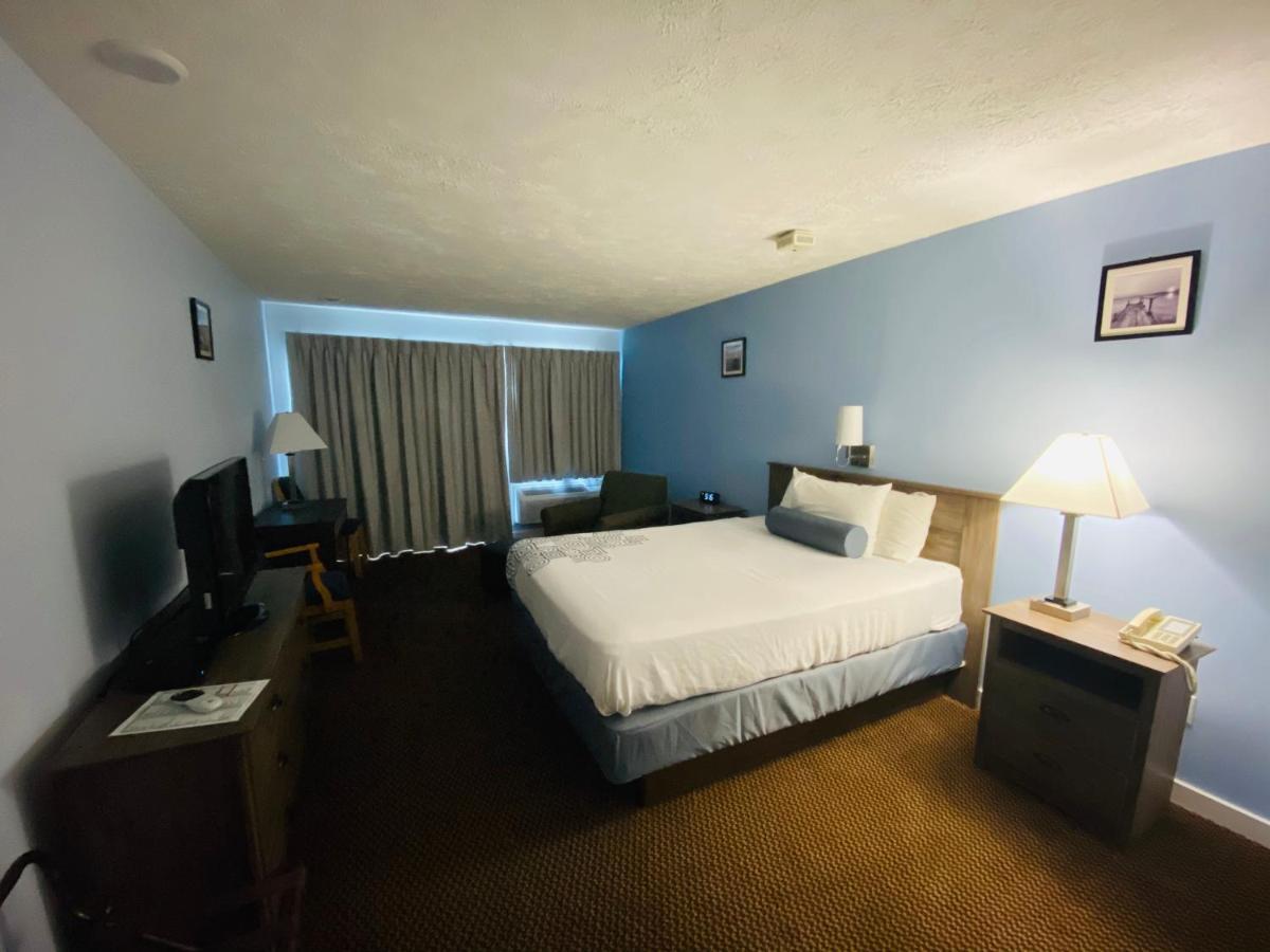Fleetwood Inn Suites Cheboygan Eksteriør billede