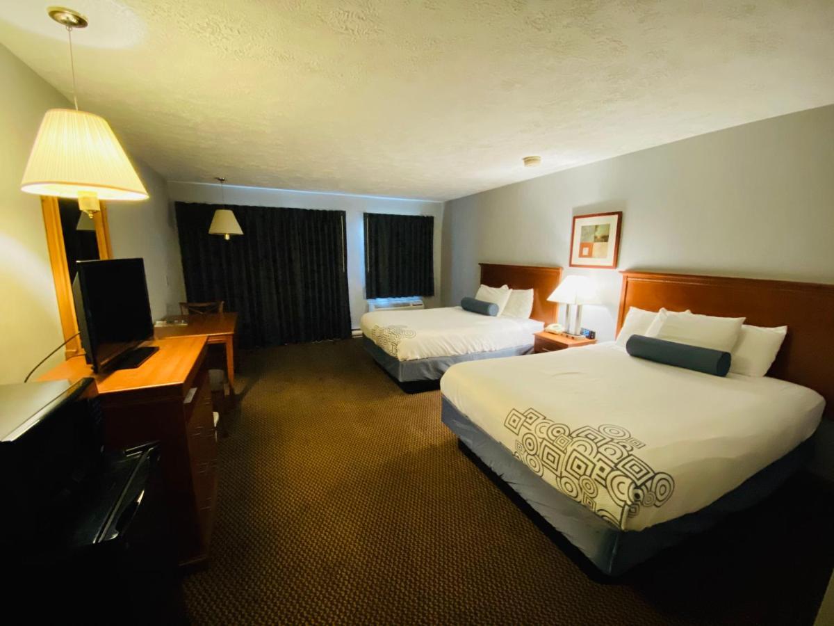 Fleetwood Inn Suites Cheboygan Eksteriør billede