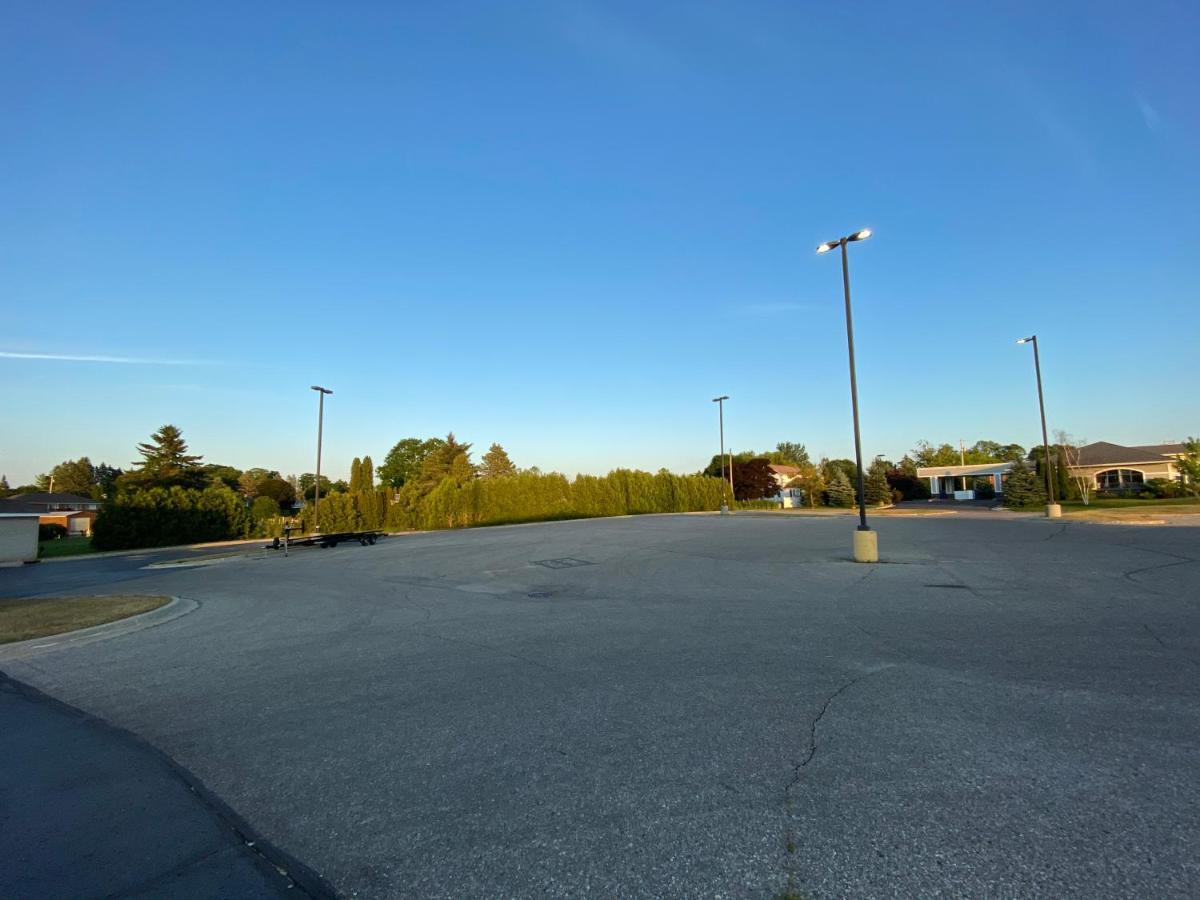 Fleetwood Inn Suites Cheboygan Eksteriør billede