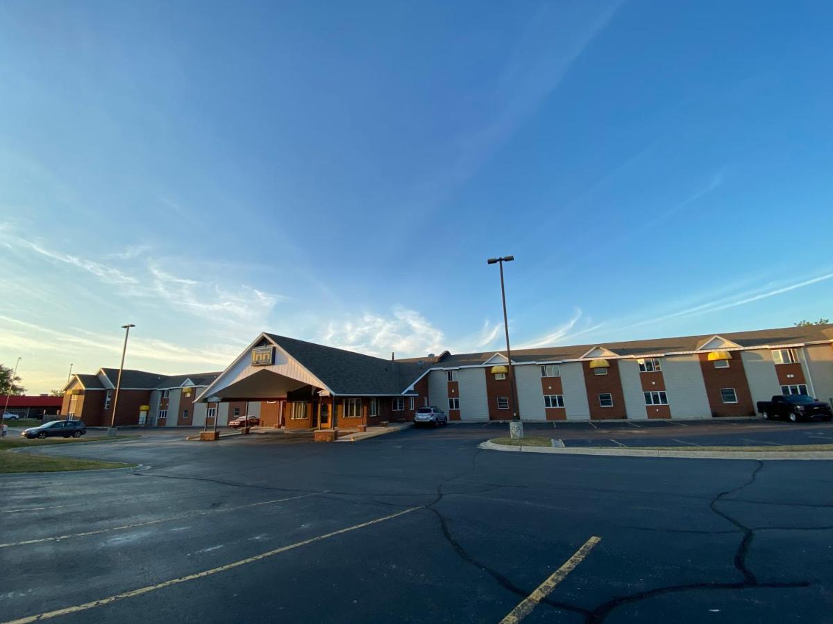 Fleetwood Inn Suites Cheboygan Eksteriør billede