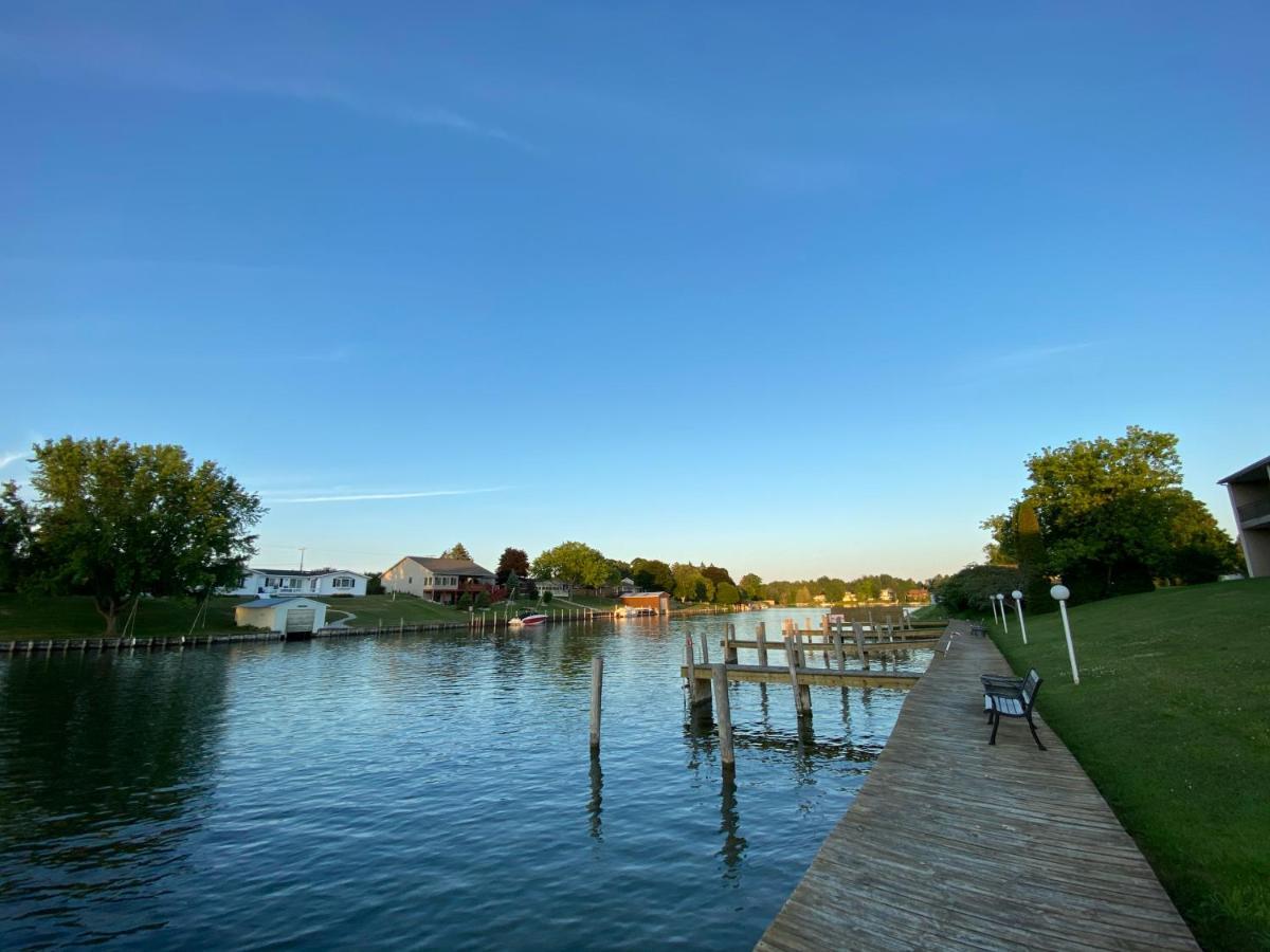 Fleetwood Inn Suites Cheboygan Eksteriør billede