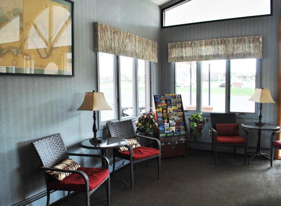 Fleetwood Inn Suites Cheboygan Eksteriør billede