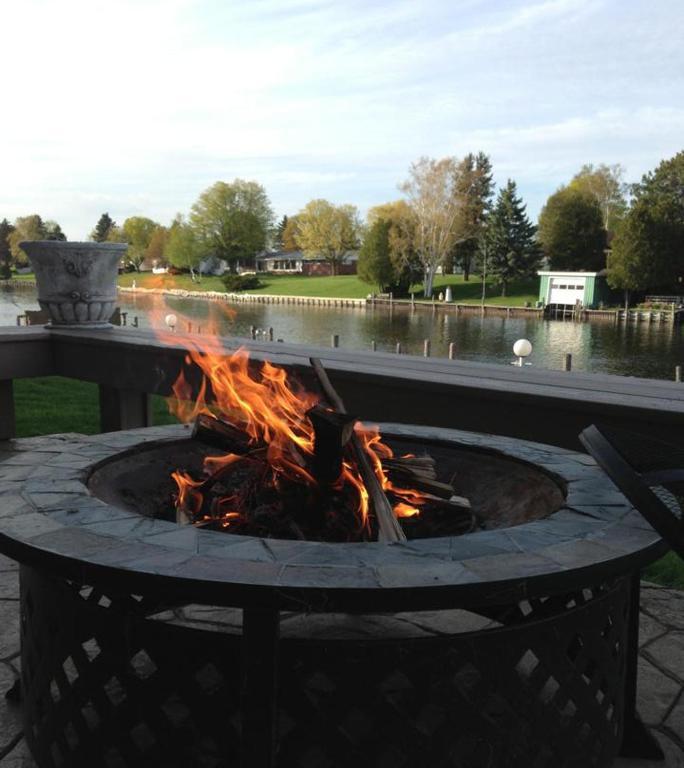 Fleetwood Inn Suites Cheboygan Eksteriør billede