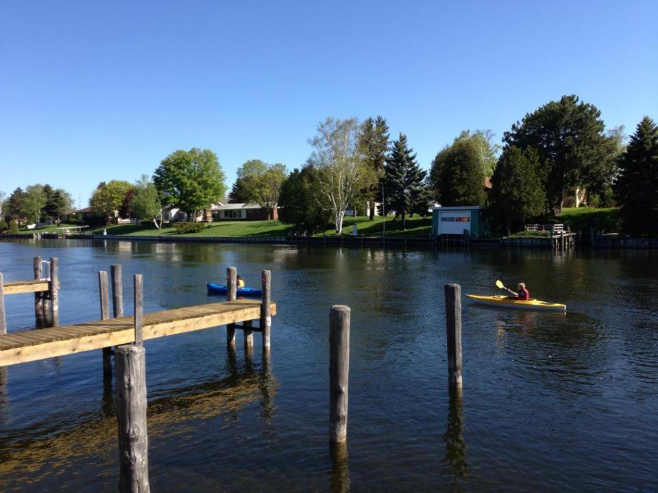 Fleetwood Inn Suites Cheboygan Eksteriør billede